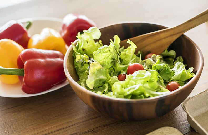 ლეჩოს სალათი შეიძლება იყოს გემრიელი და ჯანსაღი გვერდითი კერძი. 